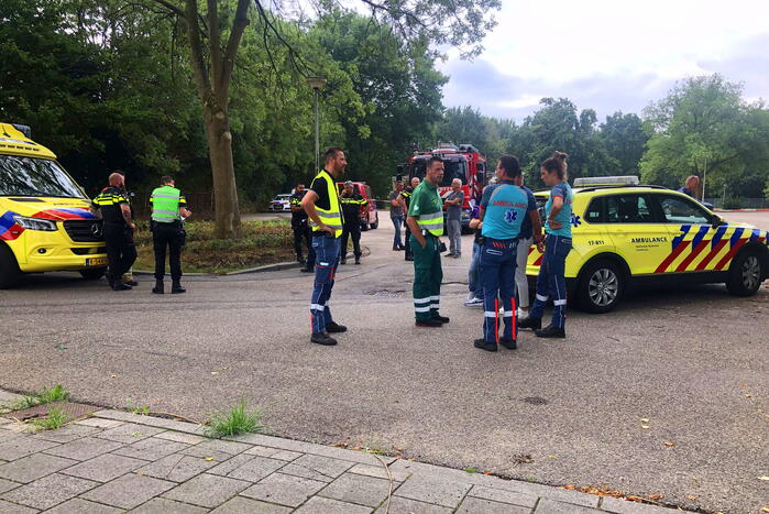 Pallet met accu's in laadbak omgevallen