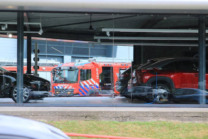 Zeer grote brand in bedrijfsverzamelgebouw