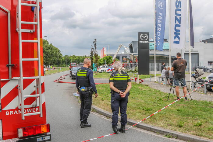Zeer grote brand in bedrijfsverzamelgebouw