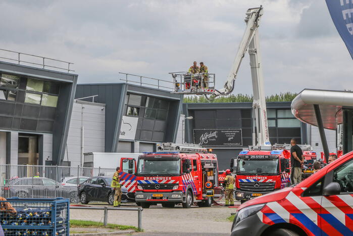 Zeer grote brand in bedrijfsverzamelgebouw