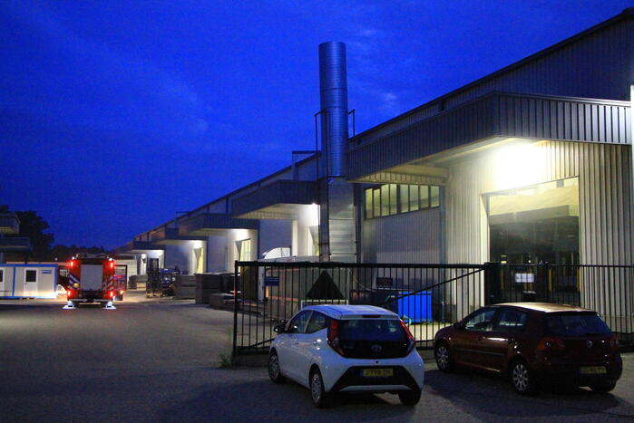 Veel rookontwikkeling na brand in loods
