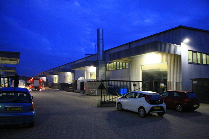 Veel rookontwikkeling na brand in loods