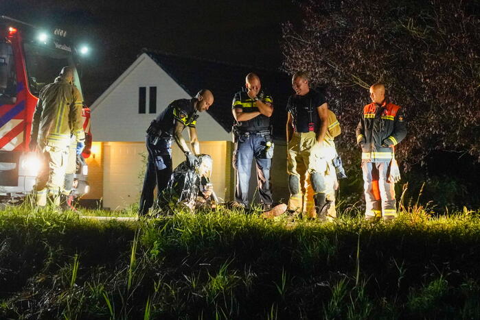 Persoon gewond na val in water