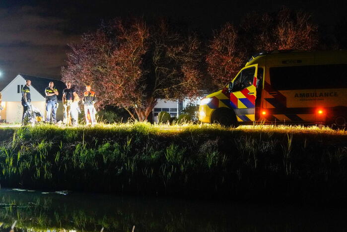 Persoon gewond na val in water