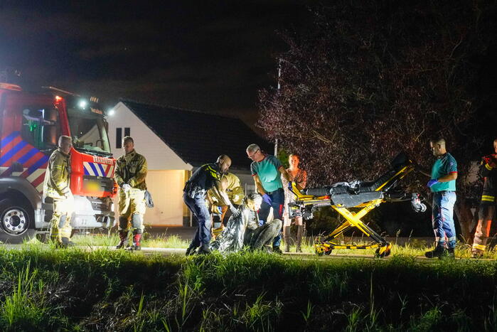 Persoon gewond na val in water