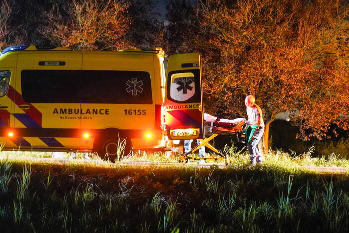 Persoon gewond na val in water