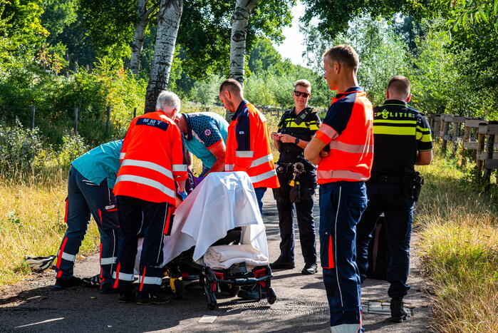 Wielrenner gewond na val op fietspad