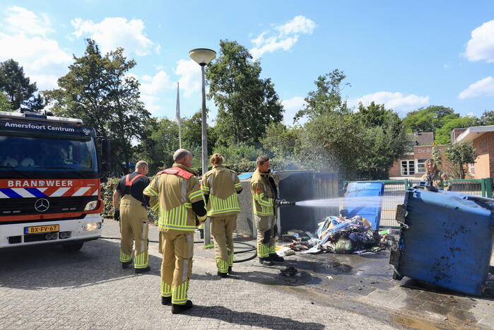 Brand in papiercontainer na harde knal