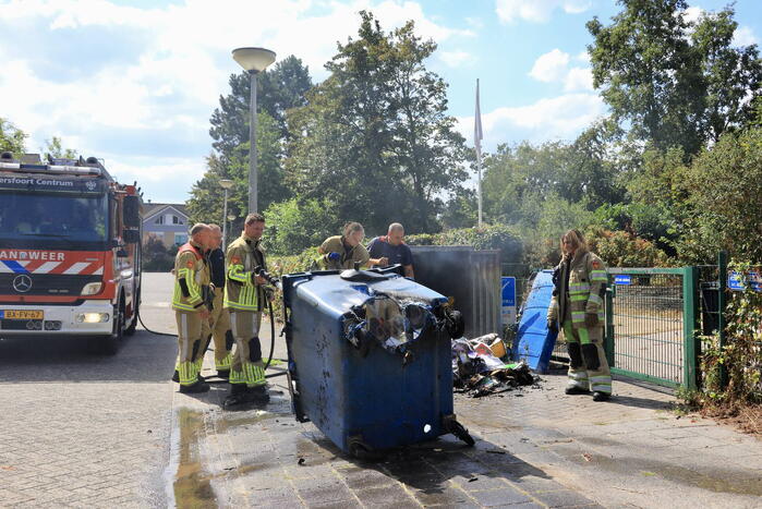 Brand in papiercontainer na harde knal