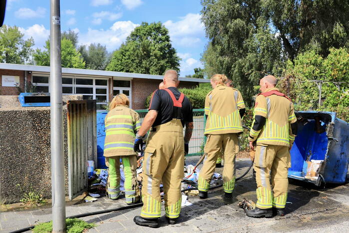 Brand in papiercontainer na harde knal