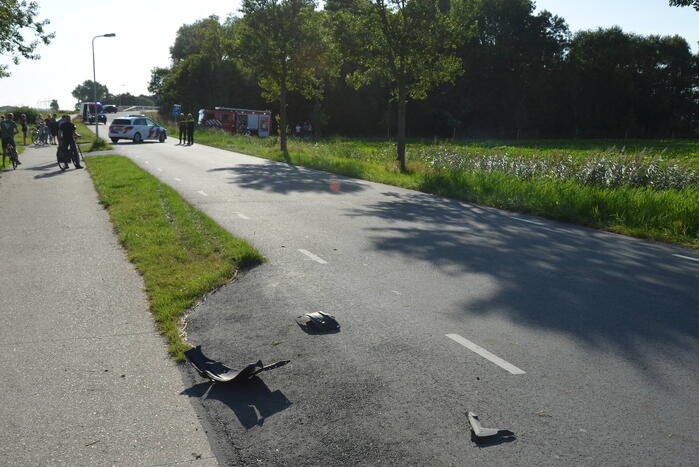 Auto belandt in rieten berm
