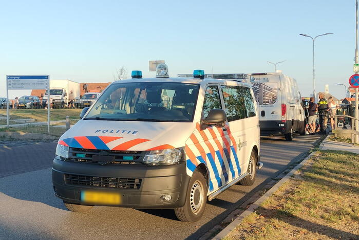 Voetganger geschept door bestelbus