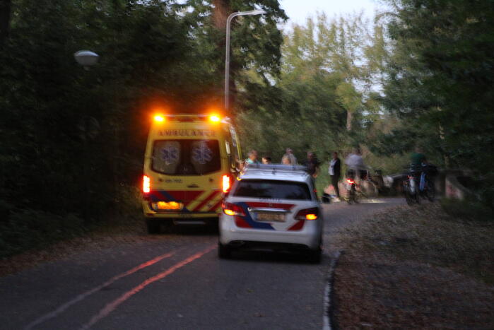 Scooter ten val in de berm