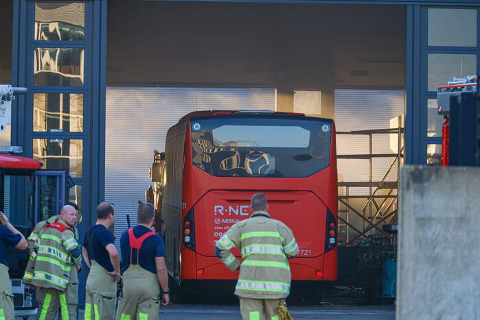 Bedrijfspand Renault Trucks vol rook vanwege brand