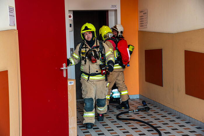Brand in liftmachinekamer snel geblust