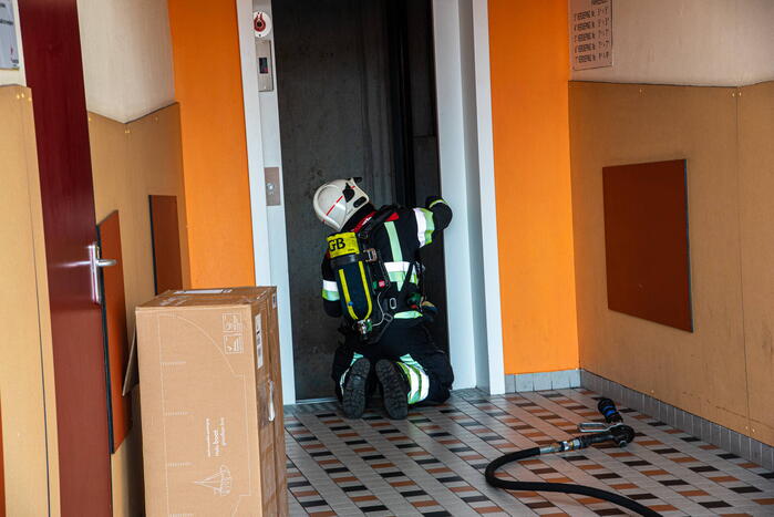 Brand in liftmachinekamer snel geblust