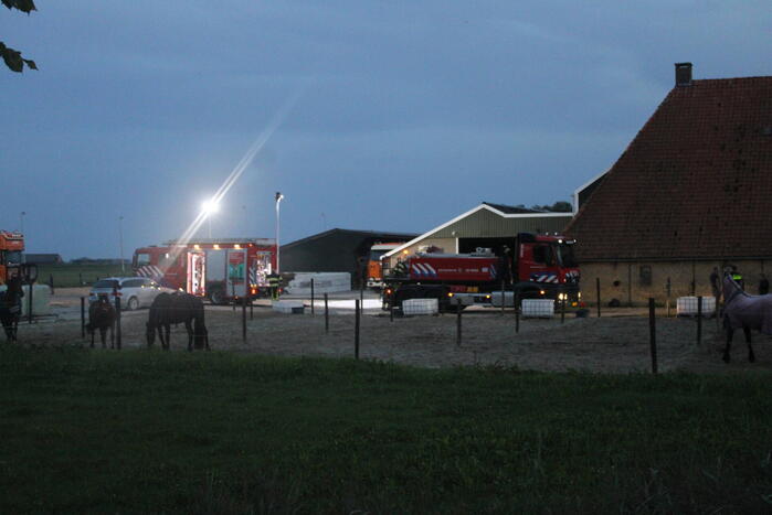 Middel brand bij stal fan de Ysgumerwei