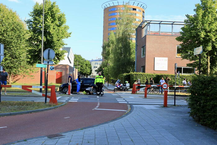 Overstekende fietsster ernstig gewond bij aanrijding