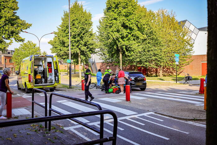 Overstekende fietsster ernstig gewond bij aanrijding