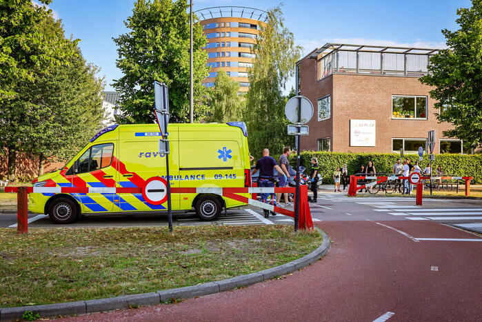 Overstekende fietsster ernstig gewond bij aanrijding