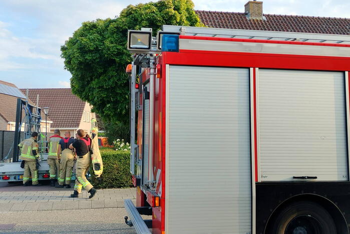 Aanhangwagen met glas valt op straat