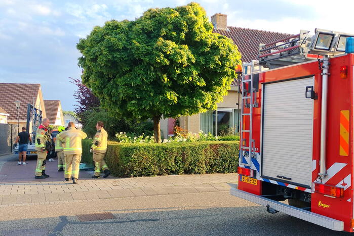 Aanhangwagen met glas valt op straat