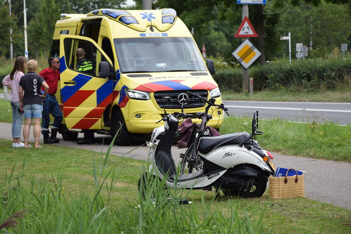 Scooterrijders botsen op fietspad