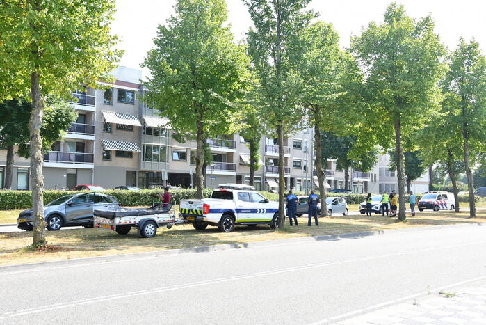 Twee personenwagens betrokken bij kop-staart botsing
