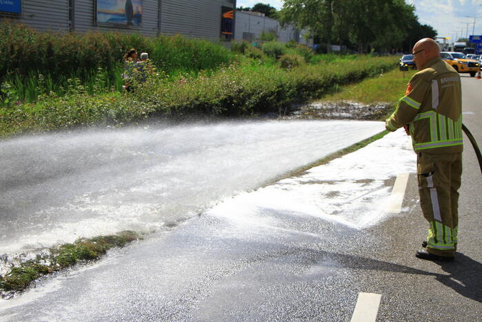 Flinke verkeershinder na bermbrand