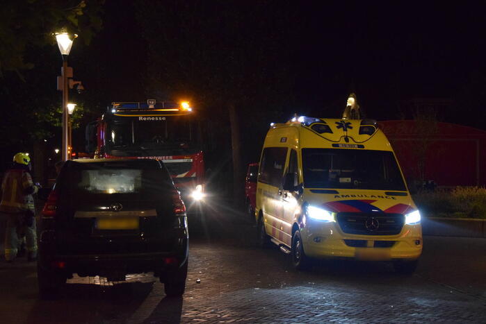 Auto rijdt opzettelijk in op twee horecapanden