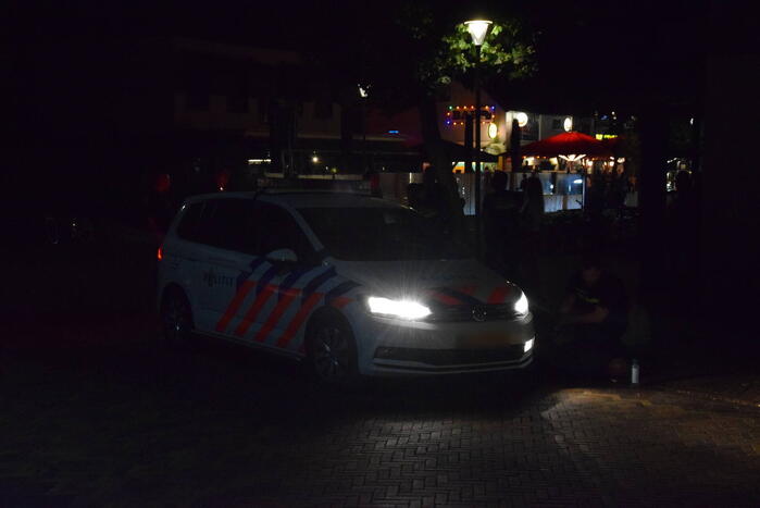 Auto rijdt opzettelijk in op twee horecapanden