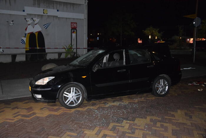 Auto rijdt opzettelijk in op twee horecapanden