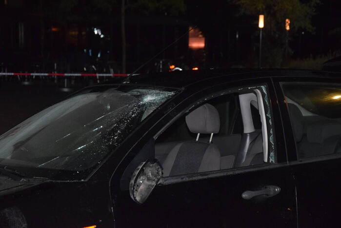 Auto rijdt opzettelijk in op twee horecapanden