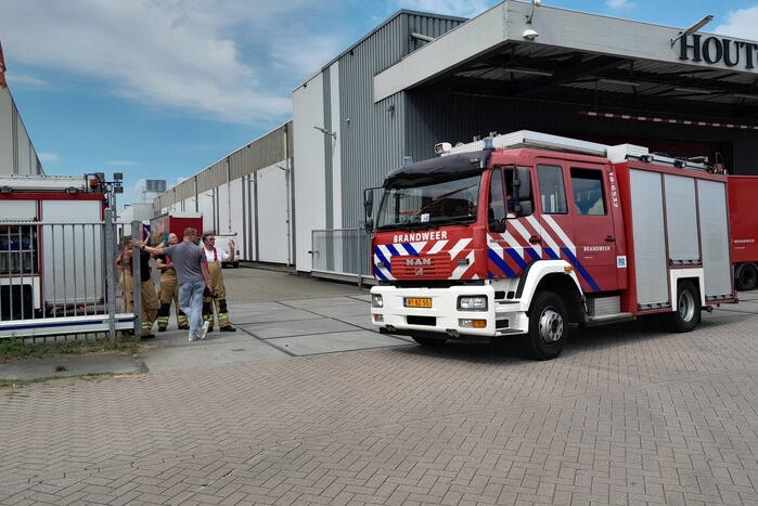 Brand in loods op bedrijventerrein De Groote Lindt
