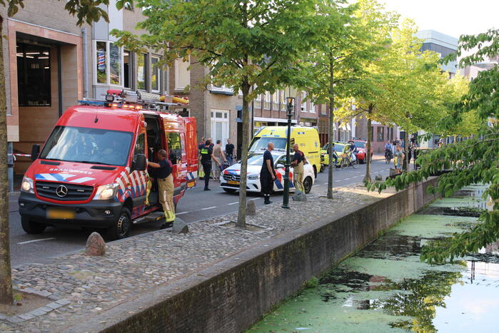 Omstanders redden te water geraakte fietser