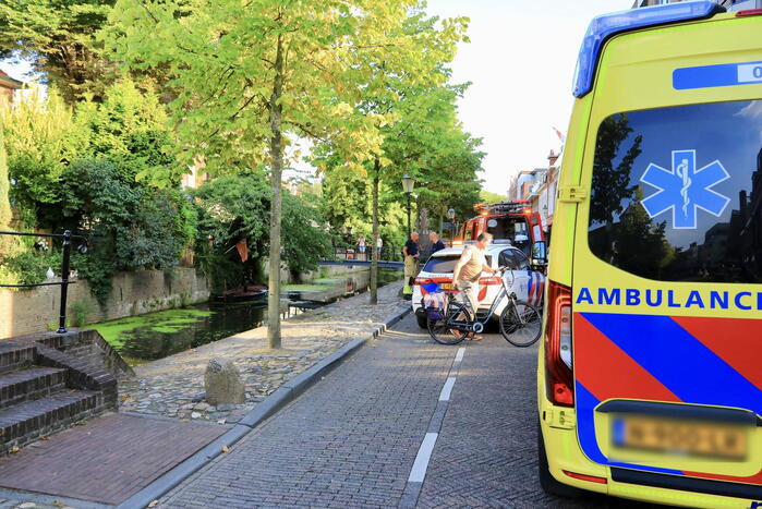 Omstanders redden te water geraakte fietser