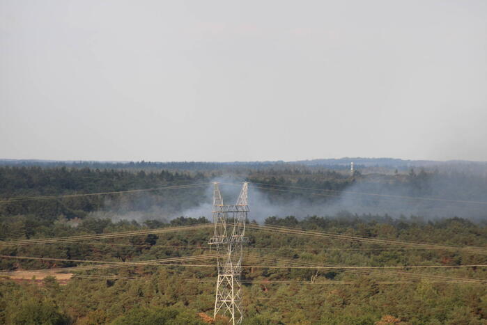 Snelweg afgesloten vanwege grote bermbrand