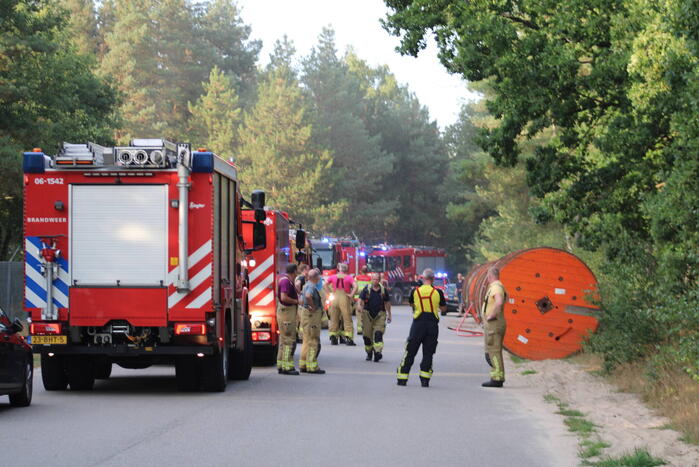 Snelweg afgesloten vanwege grote bermbrand
