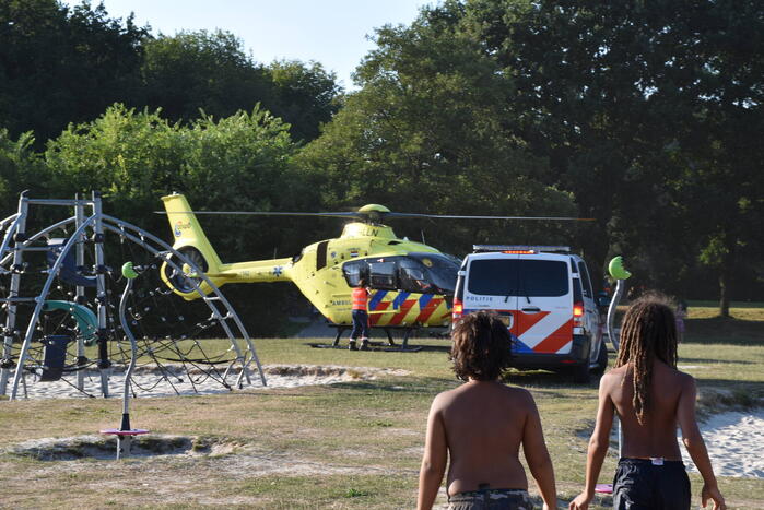 Persoon gewond na te water raken