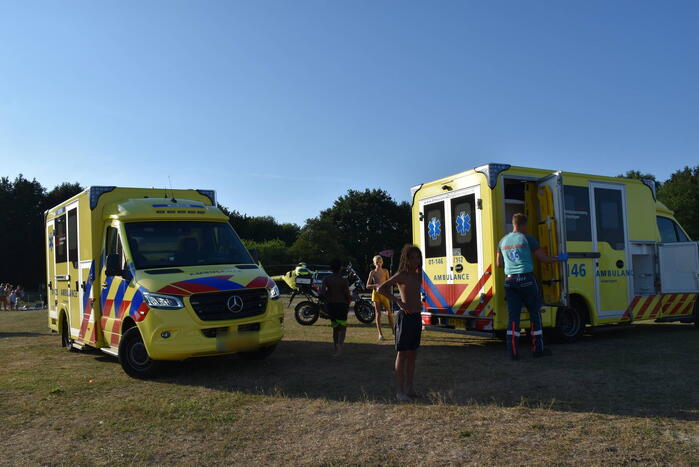 Persoon gewond na te water raken