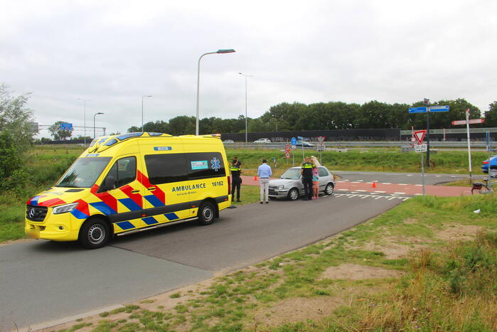 Flinke schade na aanrijding tussen auto en brommer