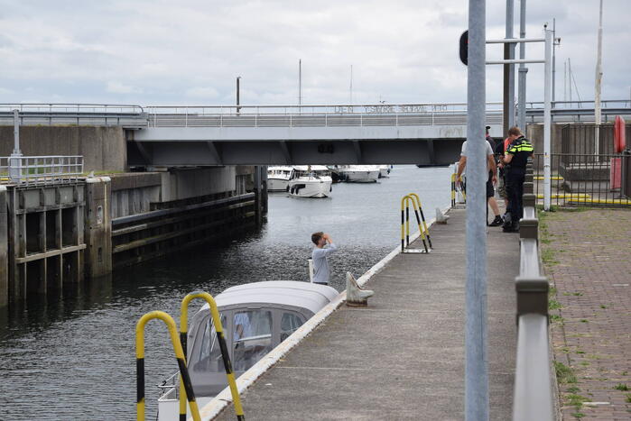 Boot doorgevaren na botsing