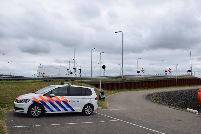 Boot doorgevaren na botsing