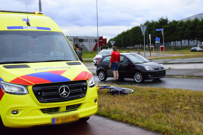 Fietser gewond bij botsing op rotonde
