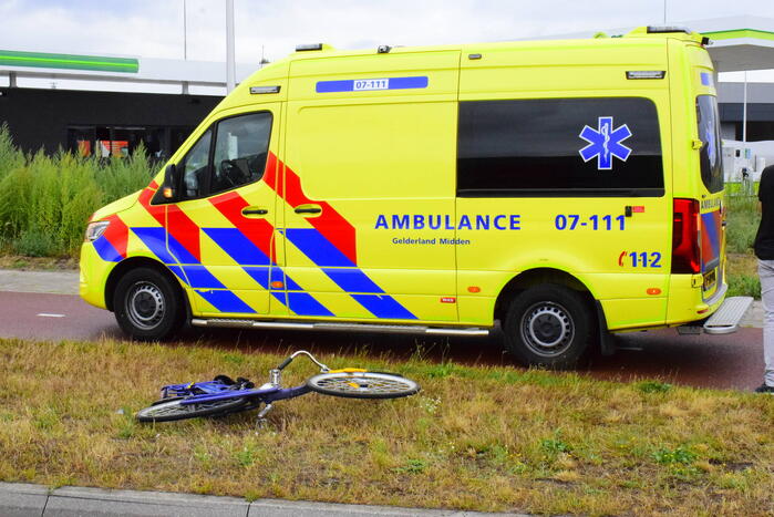 Fietser gewond bij botsing op rotonde
