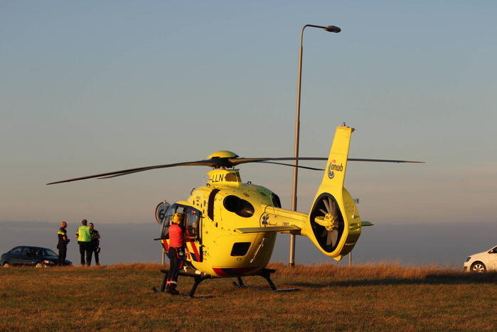 Persoon zwaargewond bij verkeersongeval