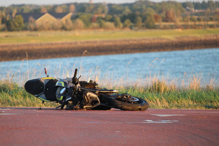 Persoon zwaargewond bij verkeersongeval