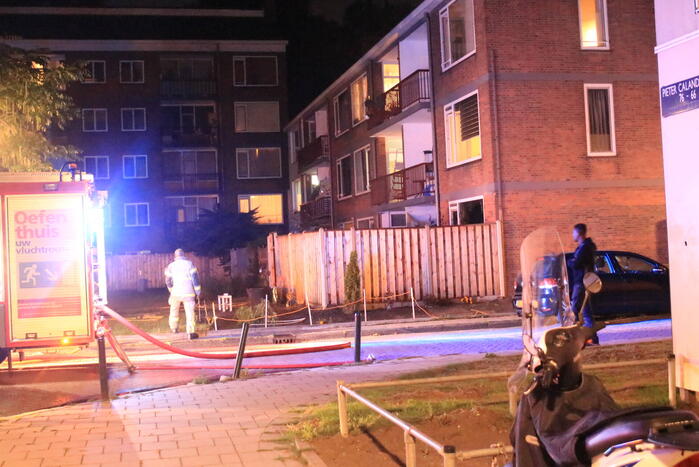 Brandweer voorkomt erger bij felle woningbrand