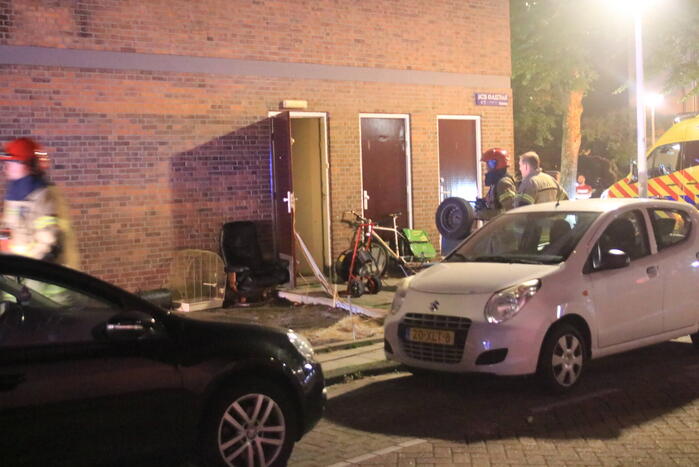 Brandweer voorkomt erger bij felle woningbrand