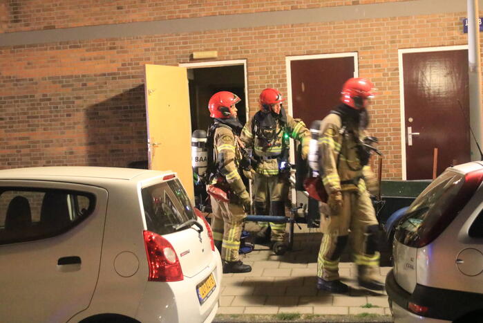Brandweer voorkomt erger bij felle woningbrand
